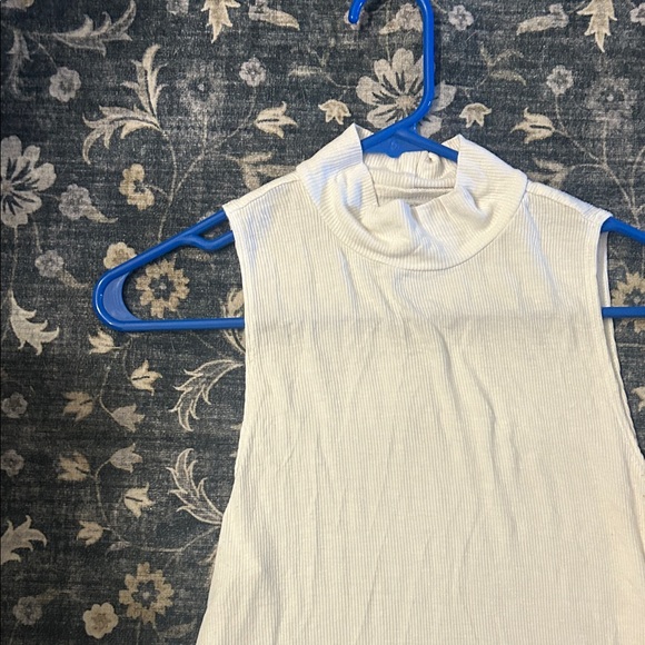 American Eagle Outfitters White/cream sleeves turtleneck - Picture 4 of 4